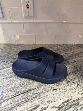 Women’s OOFOS OOahh Slides Size 6